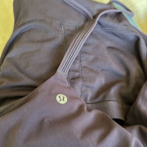 Lululemon sz 8 deep plum y back tank bra great pre owned condition - Picture 6 of 6